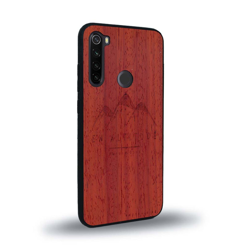 Coque de protection en bois véritable fabriquée en France pour Xiaomi Redmi Note 8 représentant des montagnes, sur le thème de la randonnée en pleine nature et du trail