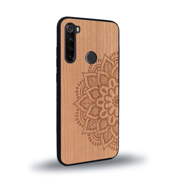 Coque de protection en bois véritable fabriquée en France pour Xiaomi Redmi Note 8 sur le thème de la bohème et du tatouage au henné avec une gravure représentant un mandala