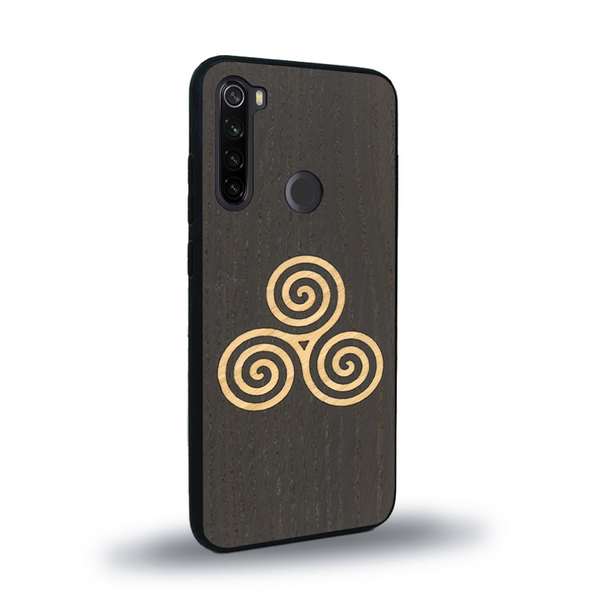 Coque de protection en bois véritable fabriquée en France pour Xiaomi Redmi Note 8 alliant du chêne fumé et du bambou et doré représentant un triskell