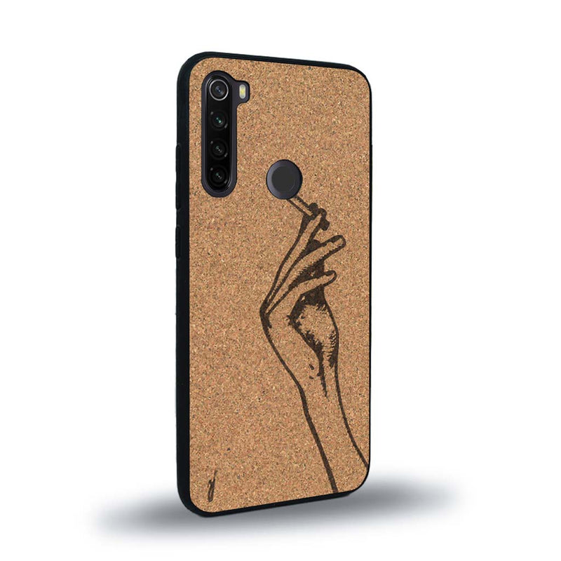 Coque de protection en bois véritable fabriquée en France pour Xiaomi Redmi Note 8T représentant une main de femme tenant une cigarette de type line art en collaboration avec l'artiste Maud Dabs