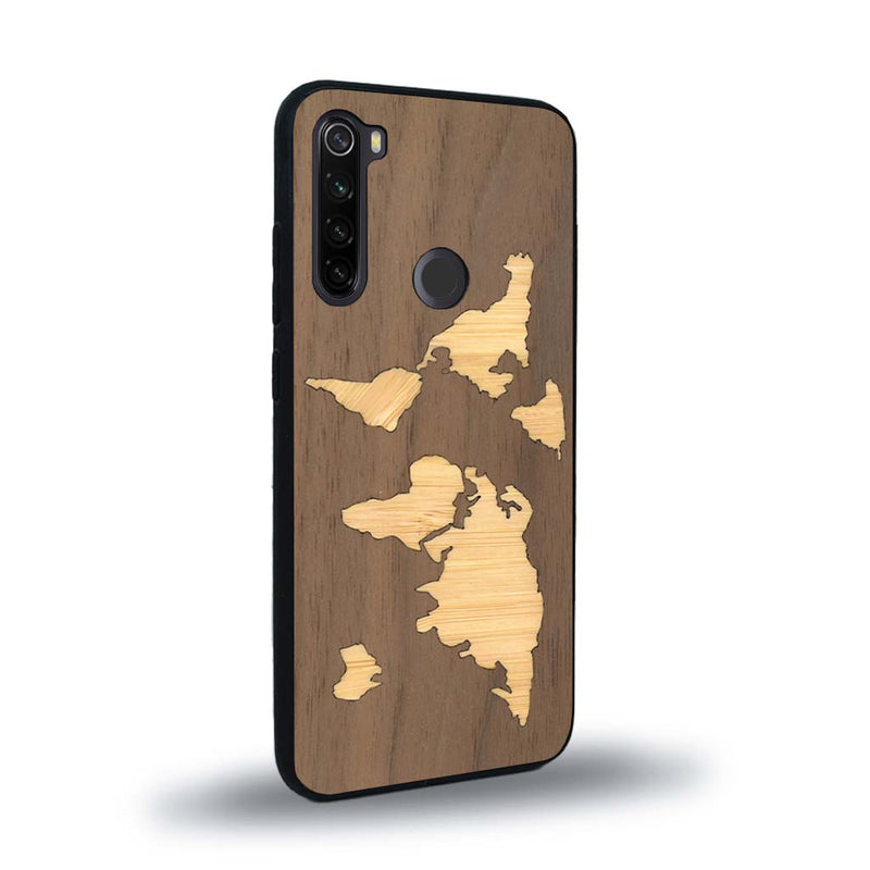 Coque de protection en bois véritable fabriquée en France pour Xiaomi Redmi Note 8T alliant du bambou et du noyer sur le thème du voyage et de l'aventure représentant une mappemonde