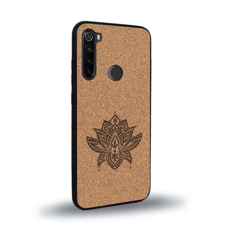 Coque de protection en bois véritable fabriquée en France pour Xiaomi Redmi Note 8T sur le thème de la nature et du yoga avec une gravure zen représentant une fleur de lotus