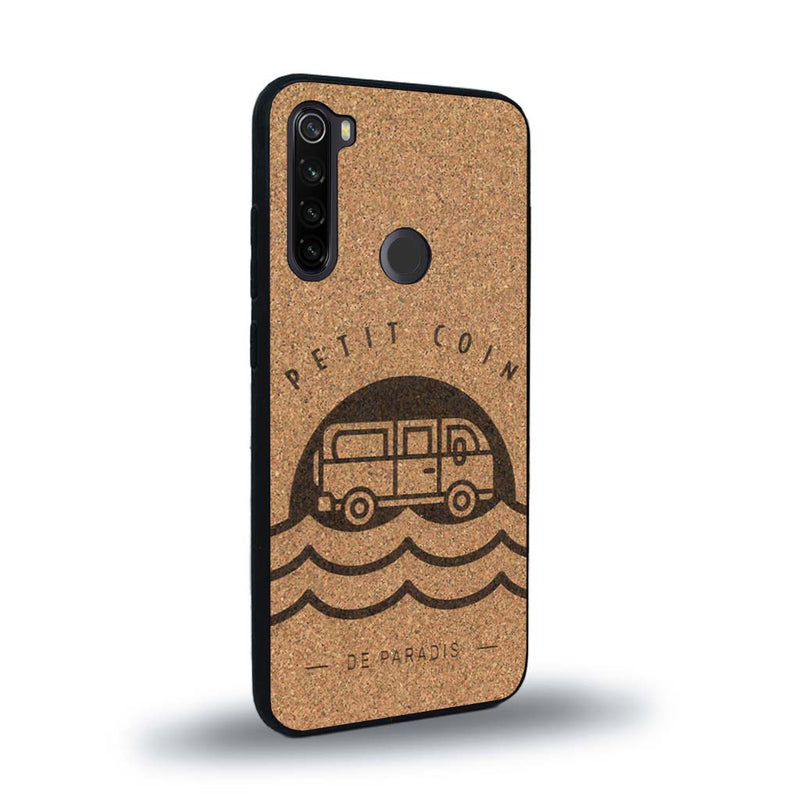 Coque de protection en bois véritable fabriquée en France pour Xiaomi Redmi Note 8T sur le thème des voyages en vans, vanlife et chill avec une gravure représentant un van vw combi devant le soleil couchant sur une plage avec des vagues