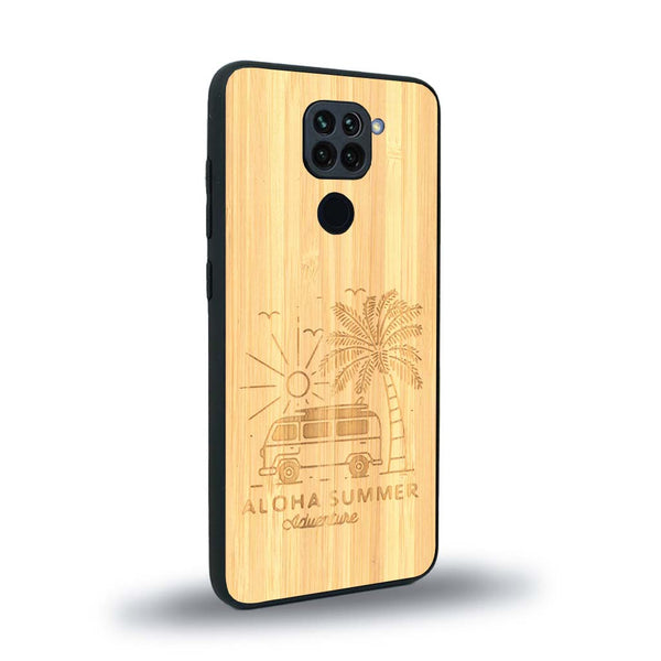 Coque de protection en bois véritable fabriquée en France pour Xiaomi Redmi Note 9 sur le thème de la plage, de l'été et vanlife.