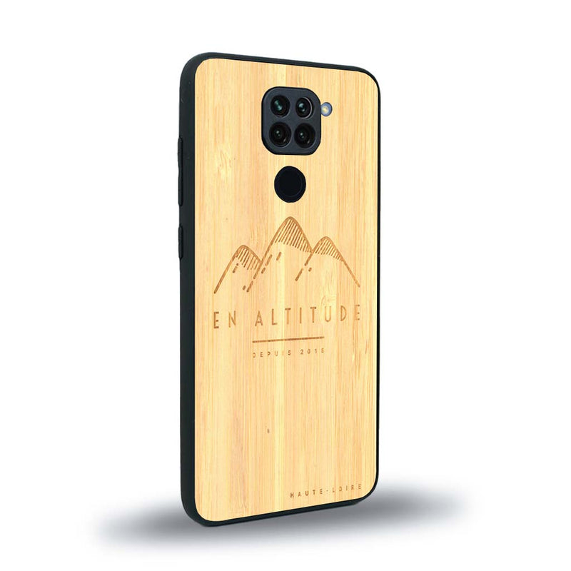 Coque de protection en bois véritable fabriquée en France pour Xiaomi Redmi Note 9 représentant des montagnes, sur le thème de la randonnée en pleine nature et du trail