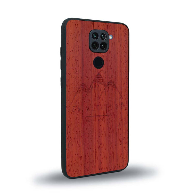 Coque de protection en bois véritable fabriquée en France pour Xiaomi Redmi Note 9 représentant des montagnes, sur le thème de la randonnée en pleine nature et du trail