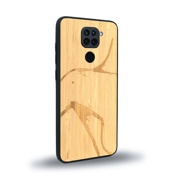 Coque de protection en bois véritable fabriquée en France pour Xiaomi Redmi Note 9 représentant une silhouette féminine dessinée à la main par l'artiste Maud Dabs