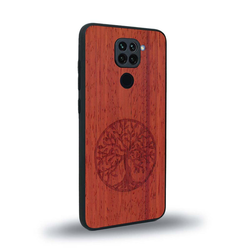 Coque de protection en bois véritable fabriquée en France pour Xiaomi Redmi Note 9 sur le thème de la spiritualité et du yoga avec une gravure zen représentant un arbre de vie
