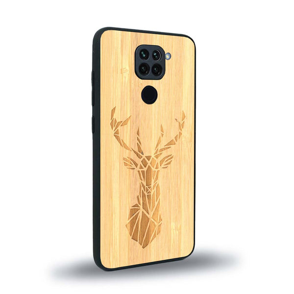Coque de protection en bois véritable fabriquée en France pour Xiaomi Redmi Note 9 sur le thème de la nature et des animaux représentant une tête de cerf gométrique avec un design moderne et minimaliste