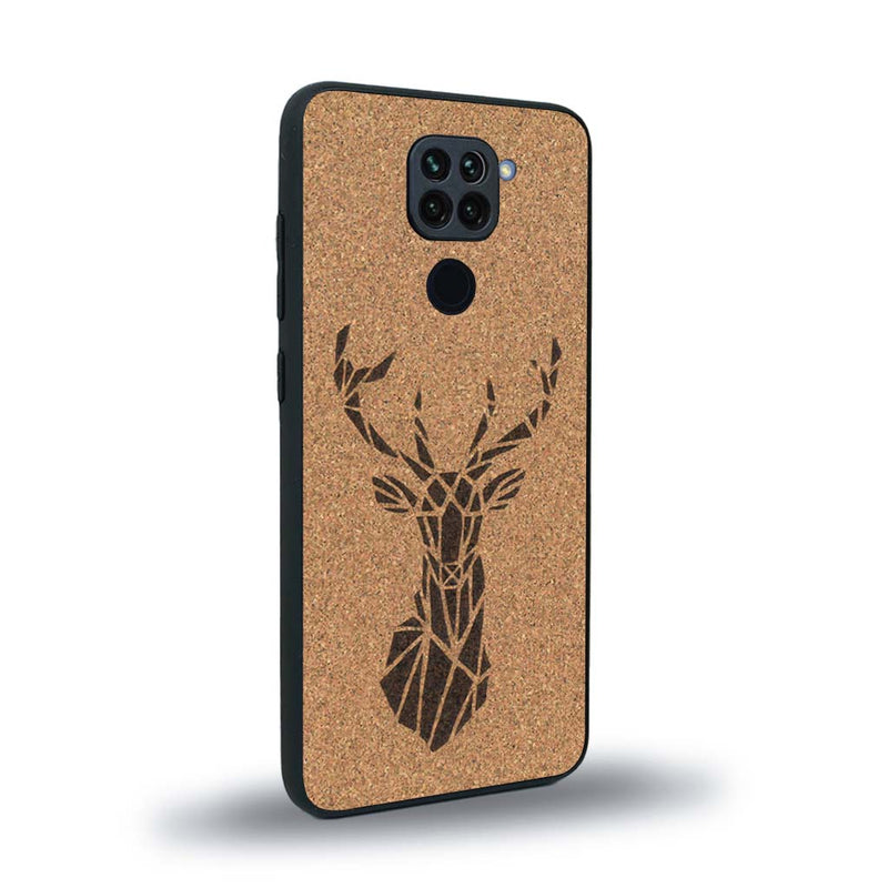 Coque de protection en bois véritable fabriquée en France pour Xiaomi Redmi Note 9 sur le thème de la nature et des animaux représentant une tête de cerf gométrique avec un design moderne et minimaliste