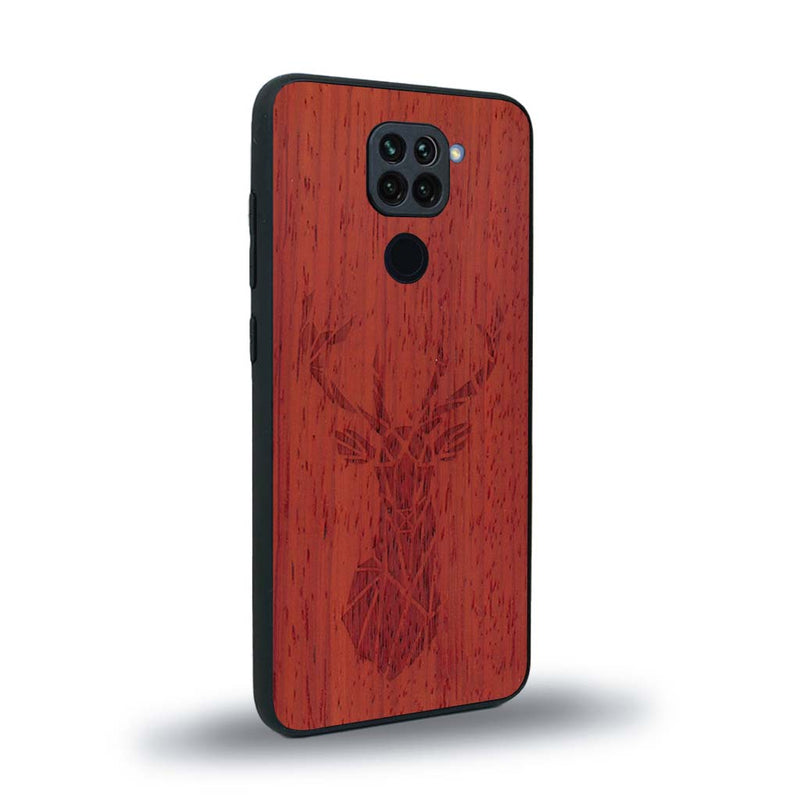 Coque de protection en bois véritable fabriquée en France pour Xiaomi Redmi Note 9 sur le thème de la nature et des animaux représentant une tête de cerf gométrique avec un design moderne et minimaliste