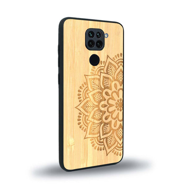 Coque de protection en bois véritable fabriquée en France pour Xiaomi Redmi Note 9 sur le thème de la bohème et du tatouage au henné avec une gravure représentant un mandala