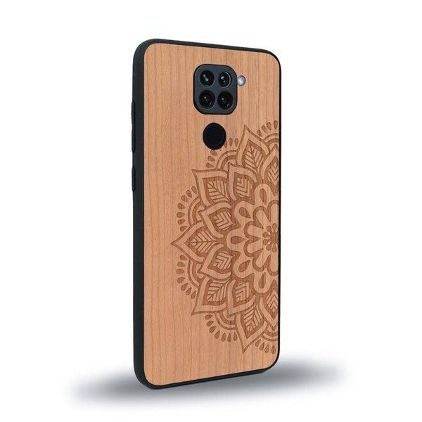 Coque de protection en bois véritable fabriquée en France pour Xiaomi Redmi Note 9 sur le thème de la bohème et du tatouage au henné avec une gravure représentant un mandala