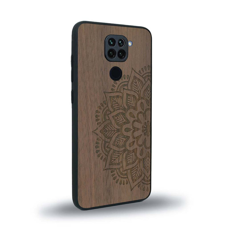 Coque de protection en bois véritable fabriquée en France pour Xiaomi Redmi Note 9 sur le thème de la bohème et du tatouage au henné avec une gravure représentant un mandala