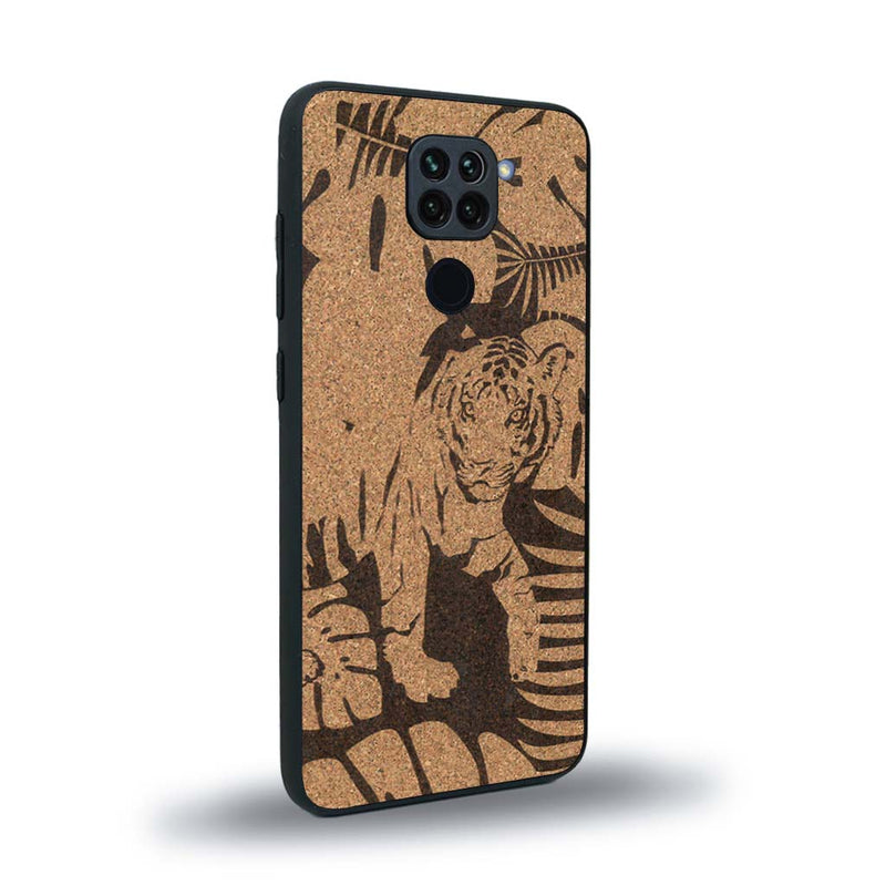 Coque de protection en bois véritable fabriquée en France pour Xiaomi Redmi Note 9 sur le thème de la nature et des animaux représentant un tigre dans la jungle entre des fougères